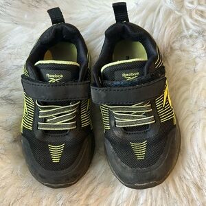 Rebook light up toddler sneakers black and neon green Velcro closure elastic lac